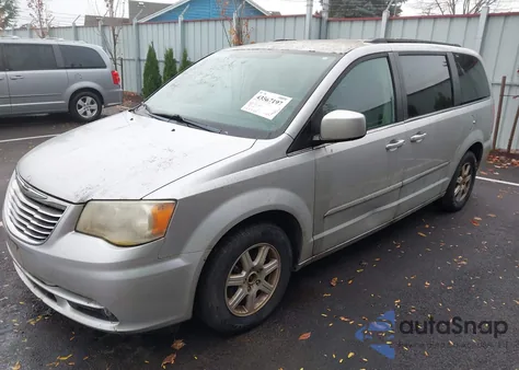 2012 Chrysler Town & Country Touring z USA, uszkodzony, nr VIN 2C4RC1BG8CR286432